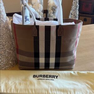 NWT Burberry Classic Checkered Canvas Tote